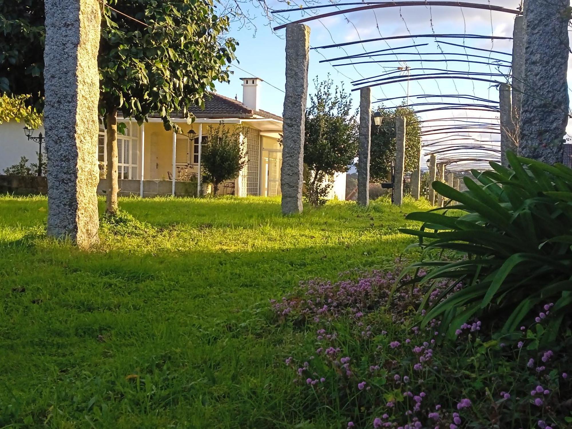 A Casa De Abelleira Ponteareas Bed & Breakfast Exterior foto